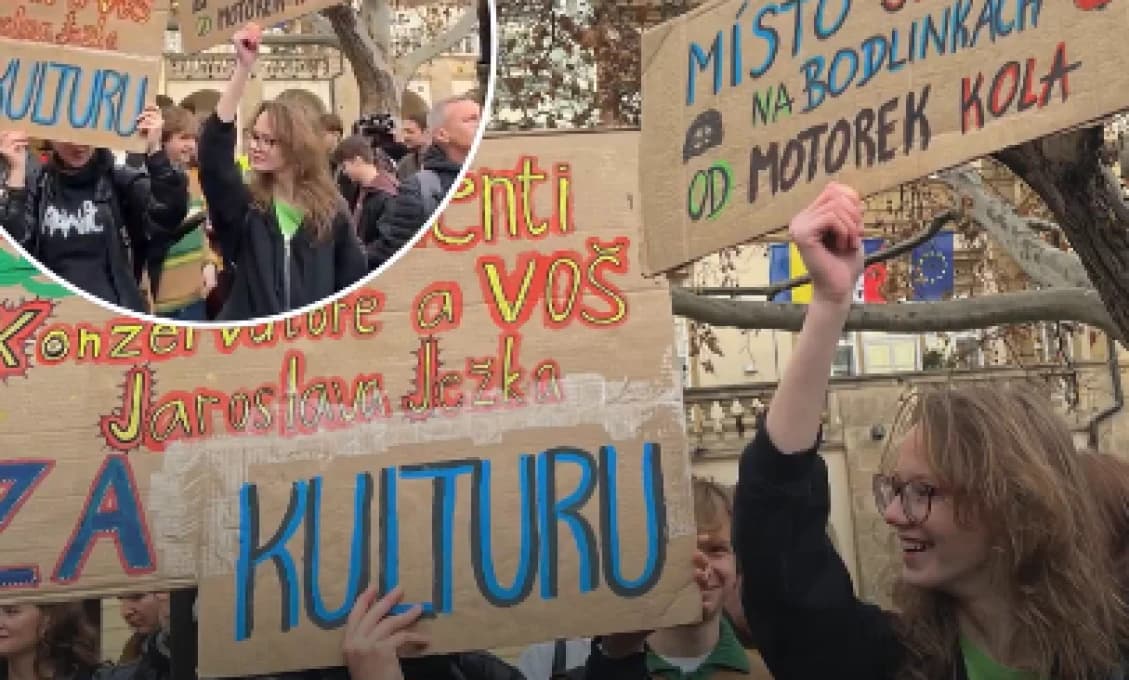 Pražskí študenti vyšli do ulíc: Menej peňazí na kultúru? Chcú rovno demisiu ministra