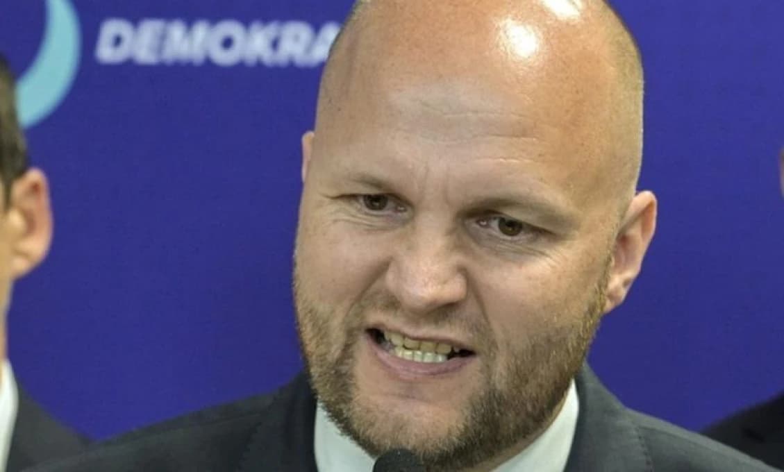 Podnety Zoroslava Kollára preverí štát: financovanie Demokratov skúma finančná správa aj volebná komisia