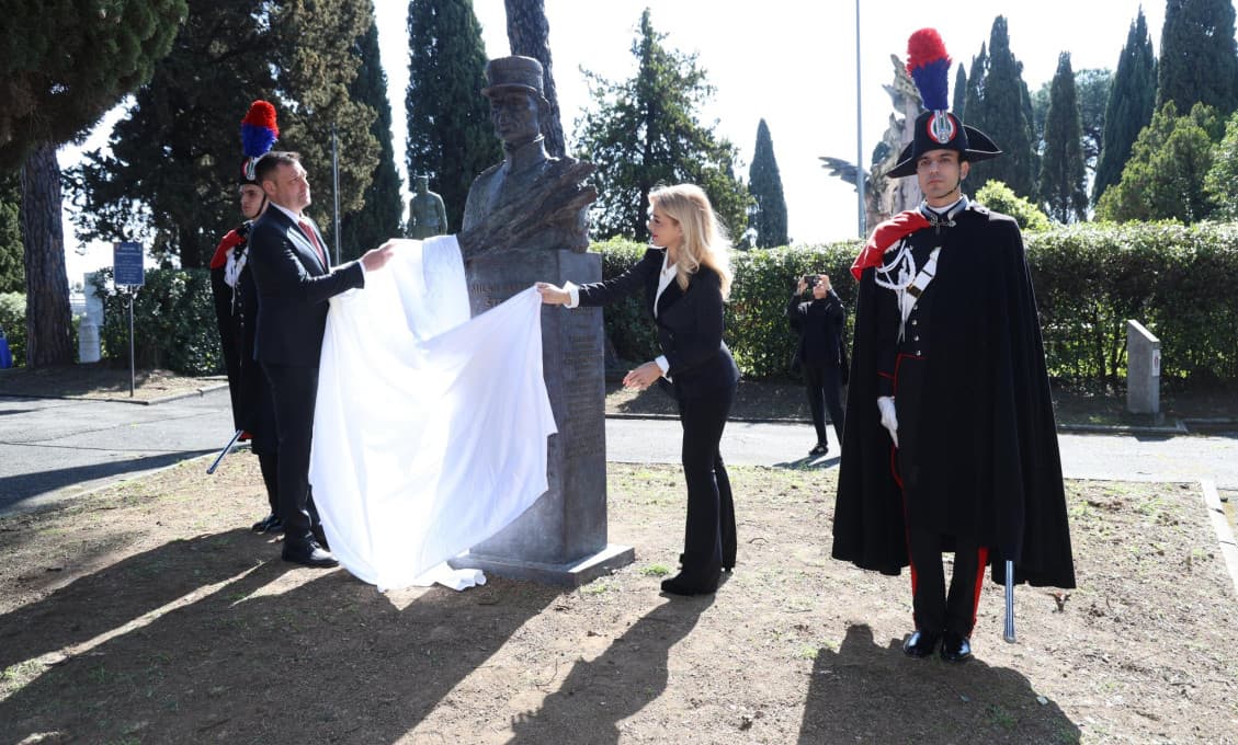 Ministerka kultúry Šimkovičová odhalila na Pamätnom cintoríne Campo Verano v Ríme bustu generála Milana Rastislava Štefánika