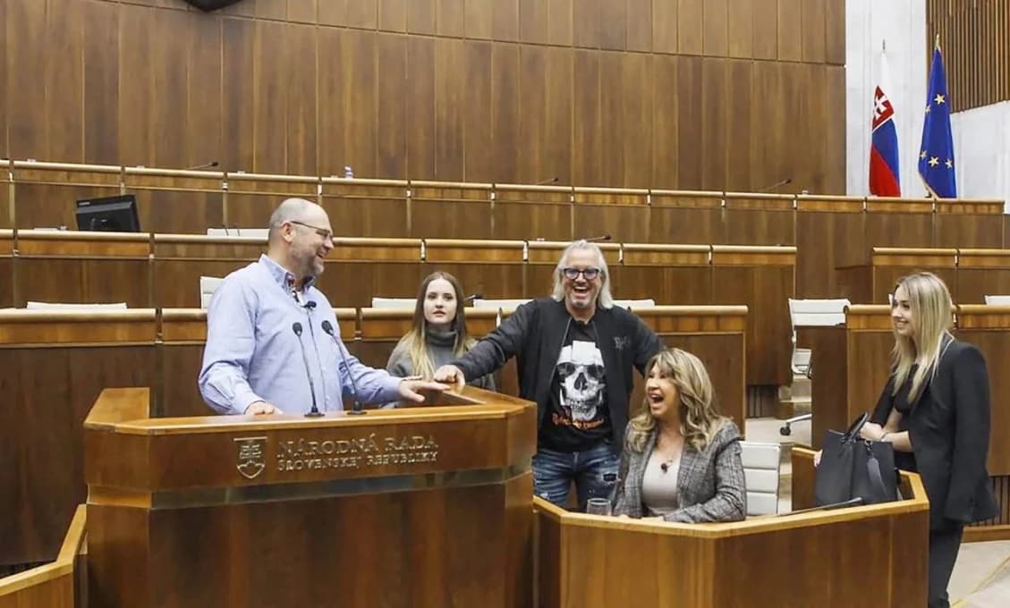 FARIZEJI V AKCII: Peter Pčolinský rozmetal kauzu okolo influencera v parlamente!