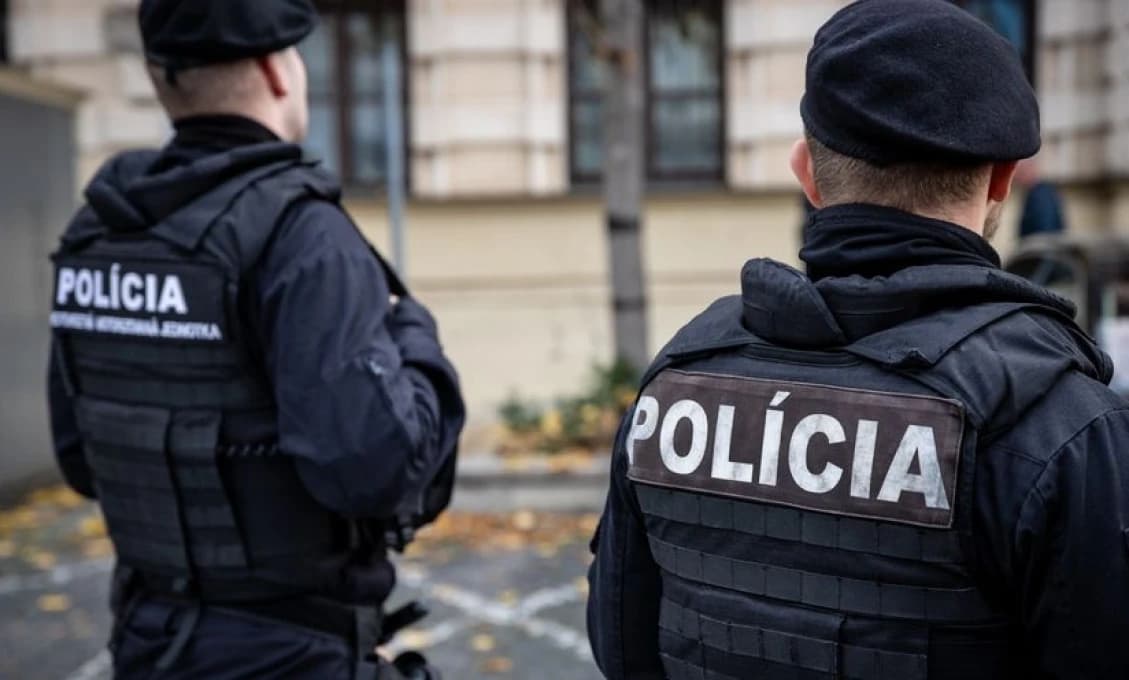 HRÔZA V ŠKOLE Žiak sa vyhrážal deťom zabitím, hľadal sériového vraha!