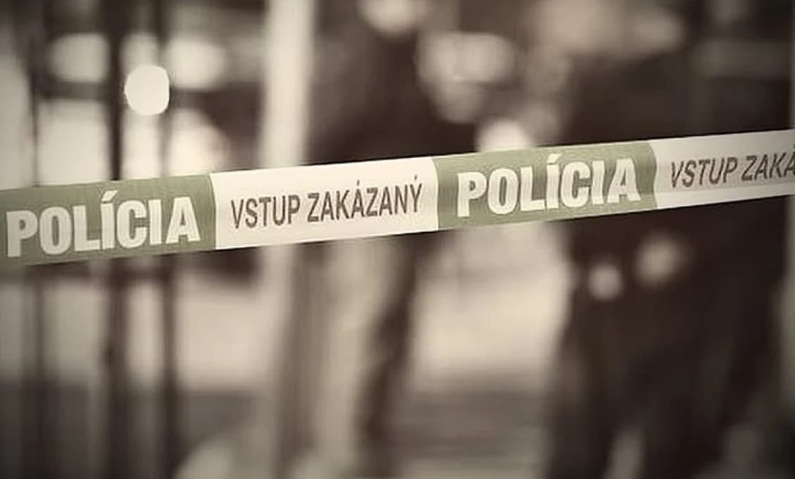 TRAGÉDIA v byte na juhu Slovenska: Muž zomrel po strelných zraneniach!