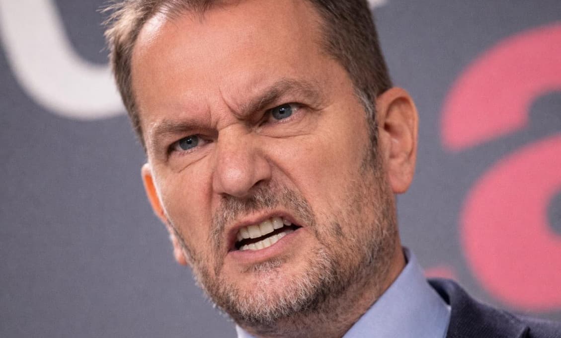 Igor Matovič zaútočil na Tibora Gašpara. Incident sa odohral pri vstupe do pléna