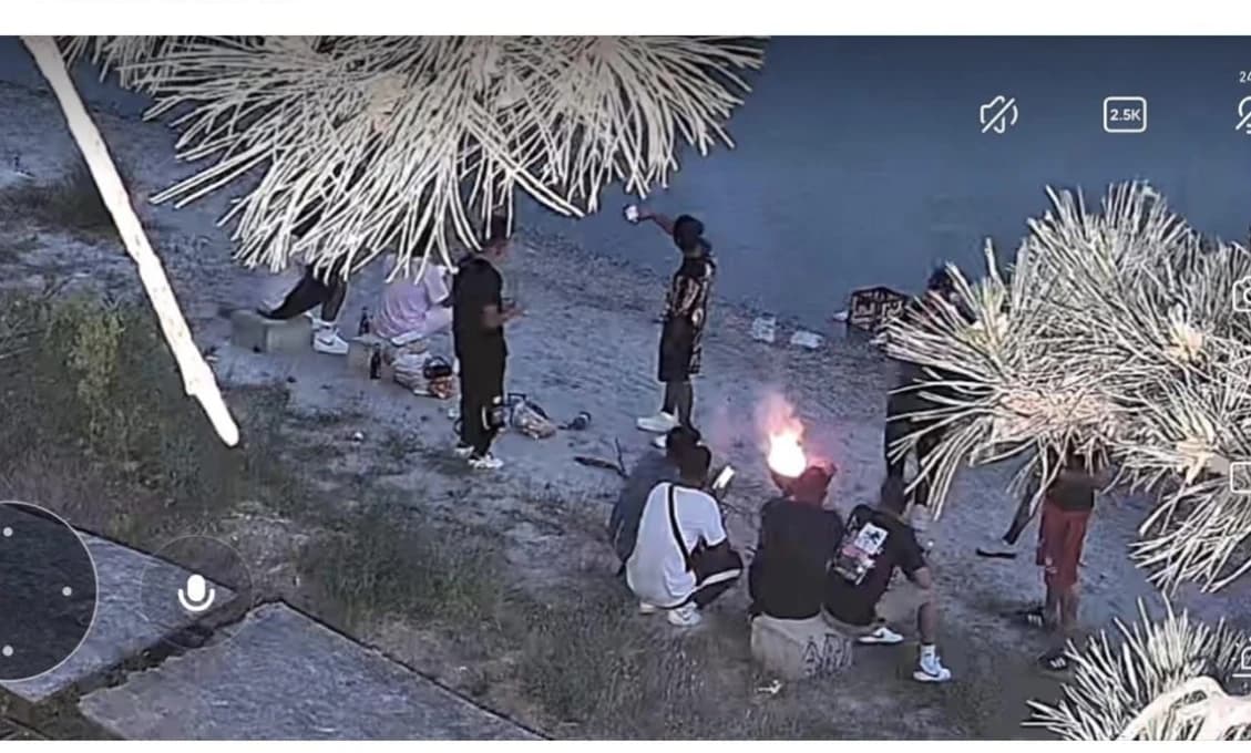 Imigranti si už opekajú ulovené ryby na Zlatých pieskoch, hlási Kralevich. Kde je starosta Chren? (FOTO)