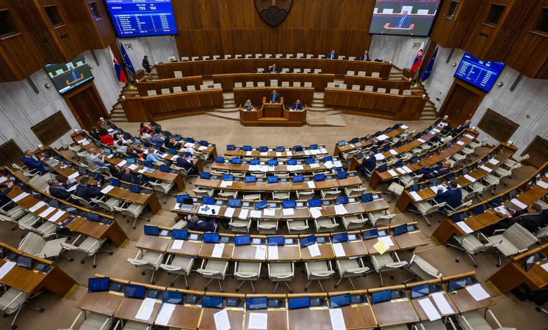Poslanci majú o návrhu na odvolanie T. Tarabu z funkcie rokovať v pondelok