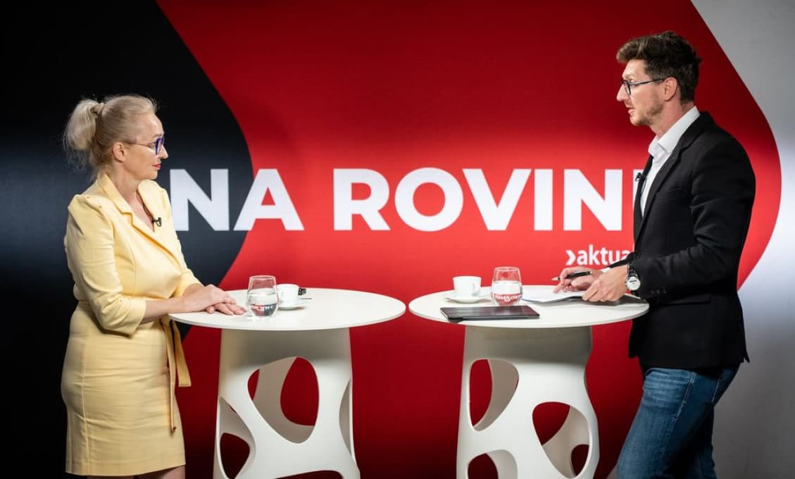 Prečo médiá strácajú dôveru? Rozhovor s Mimi Šramovou nastavil zrkadlo slovenskej žurnalistike, myslí si Karol Lovaš
