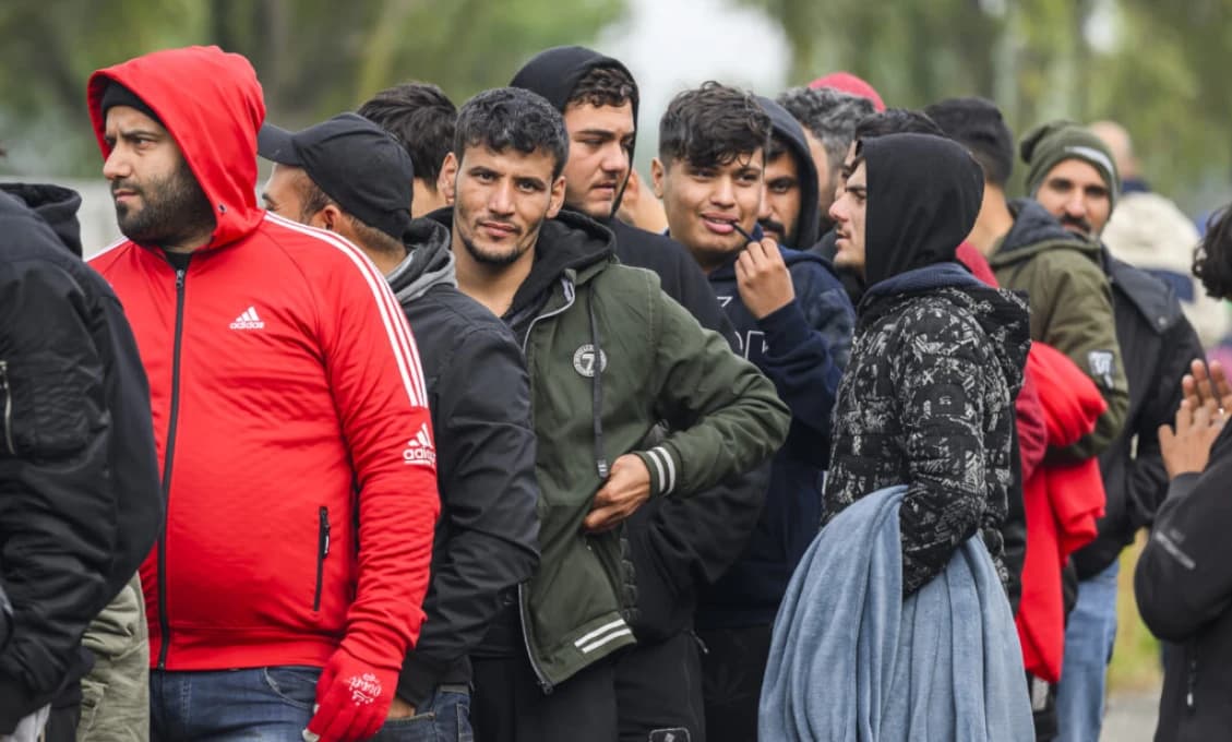Brusel po rokoch otáča kurz: Nelegálnych migrantov chce posielať do deportačných centier mimo EÚ